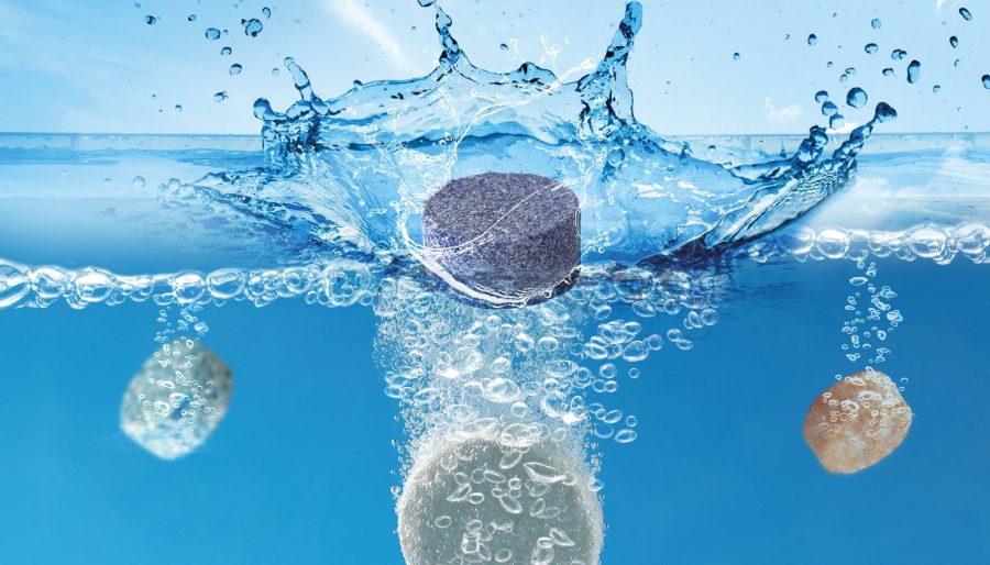 Ecolab-2_ReadyDose_Tabs-einzeln(bunt)_in-water