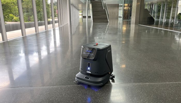 Seit ein paar Monaten ist der PUDU CC1 in der Peneder Basis im Einsatz.
