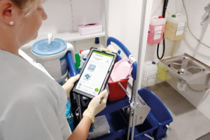 hollu_PR_Feuerwehr_Linz_Reinigung_NOA-Tablet